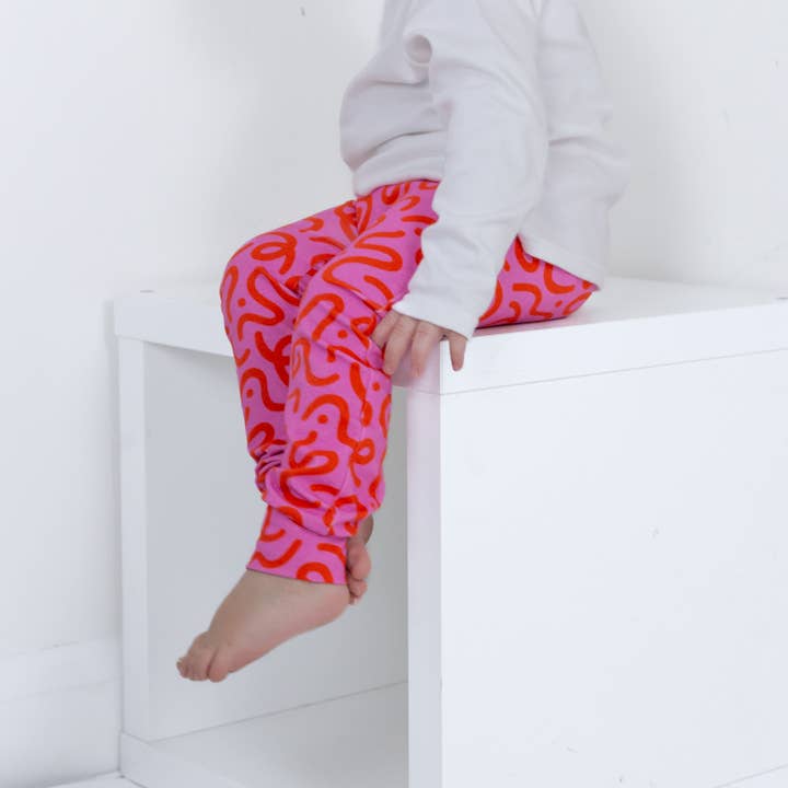 Fred & Noah - Wholesale Fashion Leggings - Kids - Pink Squiggle Print Leggings1