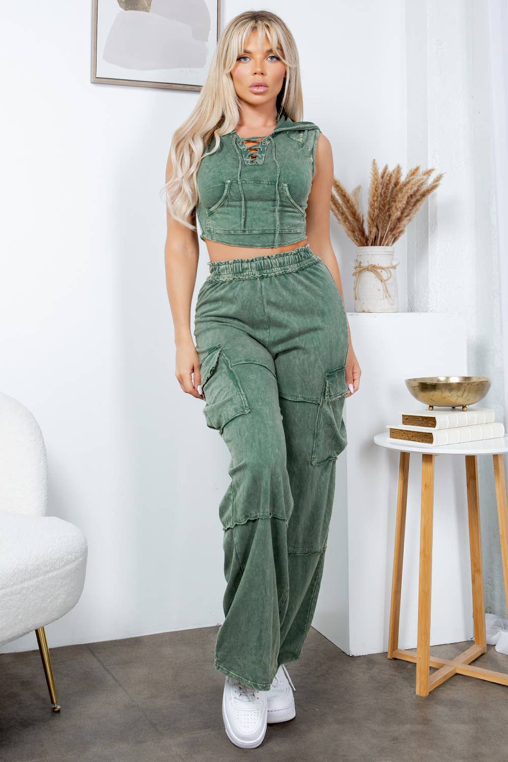 Jour - Vente Ensemble de vêtements d'intérieur – femme - Haut court à capuche délavé aux minéraux et pantalon à poche cargo GD560910