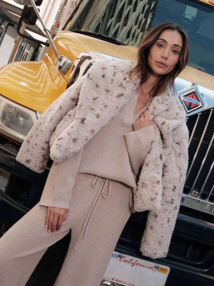 Chaqueta con bolsillos y cuello chal de forro polar de piel de conejo sintética para venta al por mayor de Promesa USA