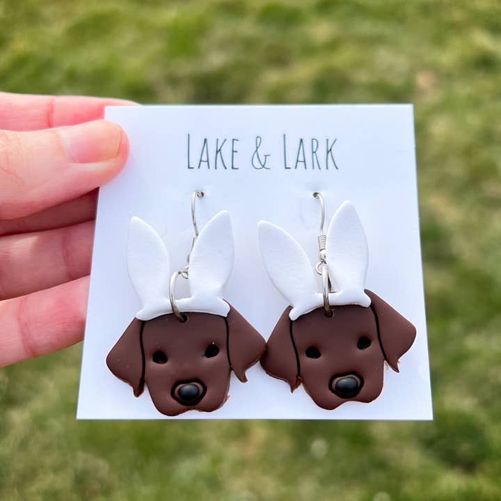 Pendientes de conejo de pascua con diseño de perro de laboratorio de chocolate para venta al por mayor de Lake and Lark