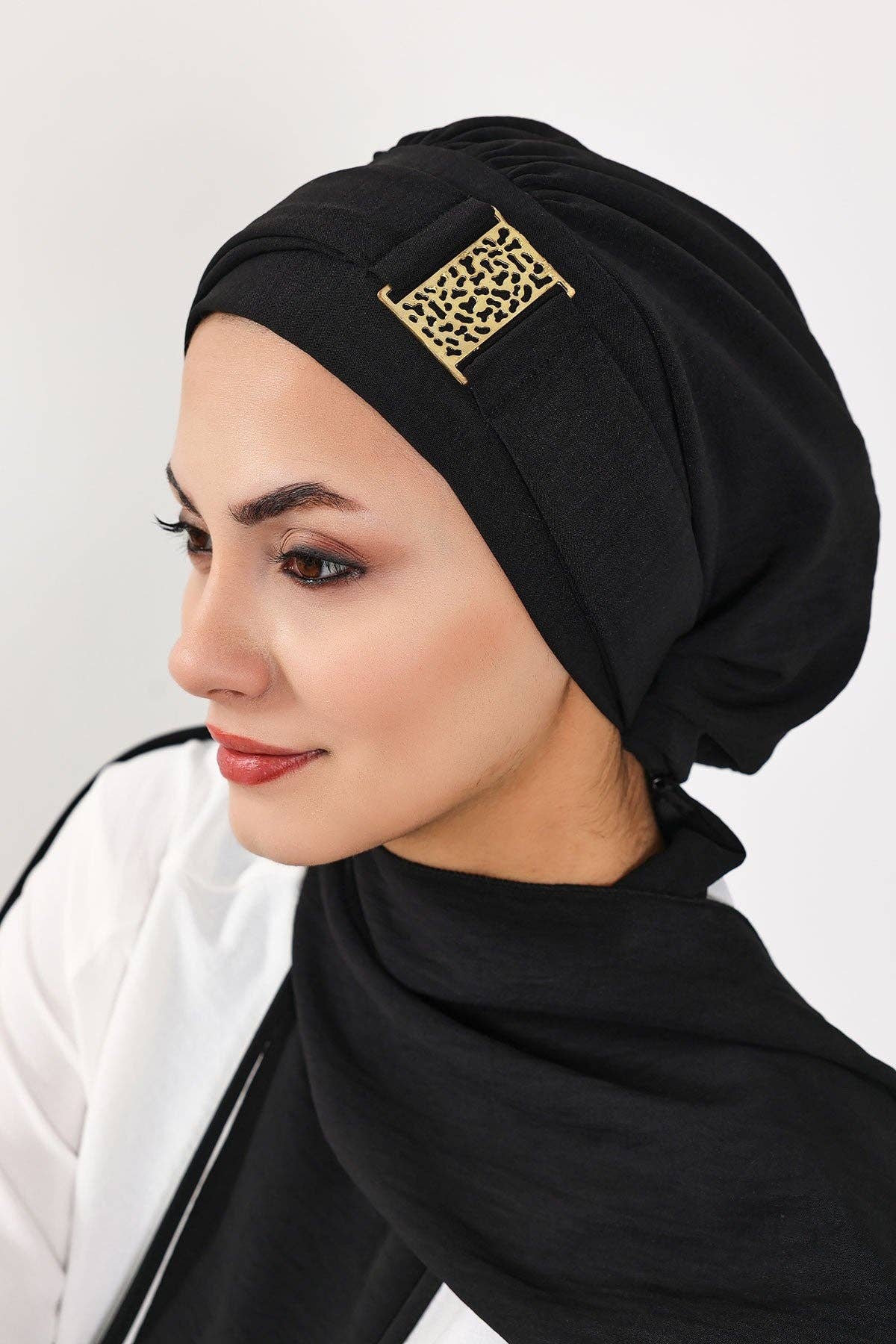 Aisha's Design – wholesale Hijab – Women’s – Modest Fashion Instant Aerobin Turban with Leopard Pattern Accessory, Pre-Tied Aerobin Hijab with Chic Metal Accessory,HT-11A9