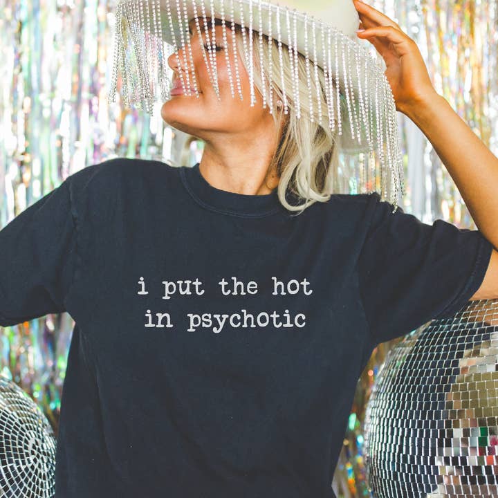 Hot in Psychotic Graphic, maglietta unisex, taglia forte, regalo per la vendita all'ingrosso da parte di pretty little creeps
