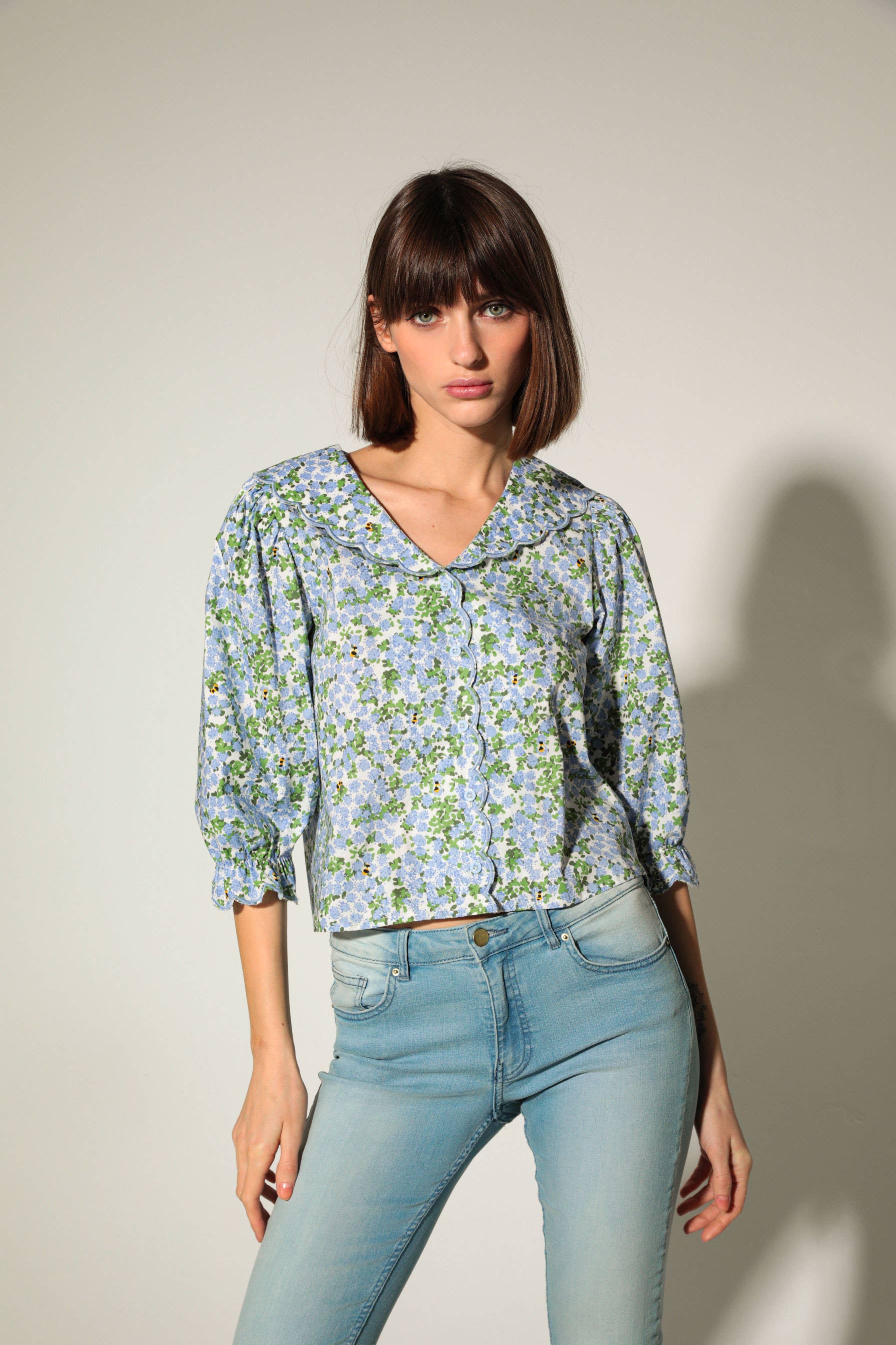 ELLI WHITE - Wholesale Blouse - Women's - 3/4 Sleeve Floral Printed Cotton Blouse3