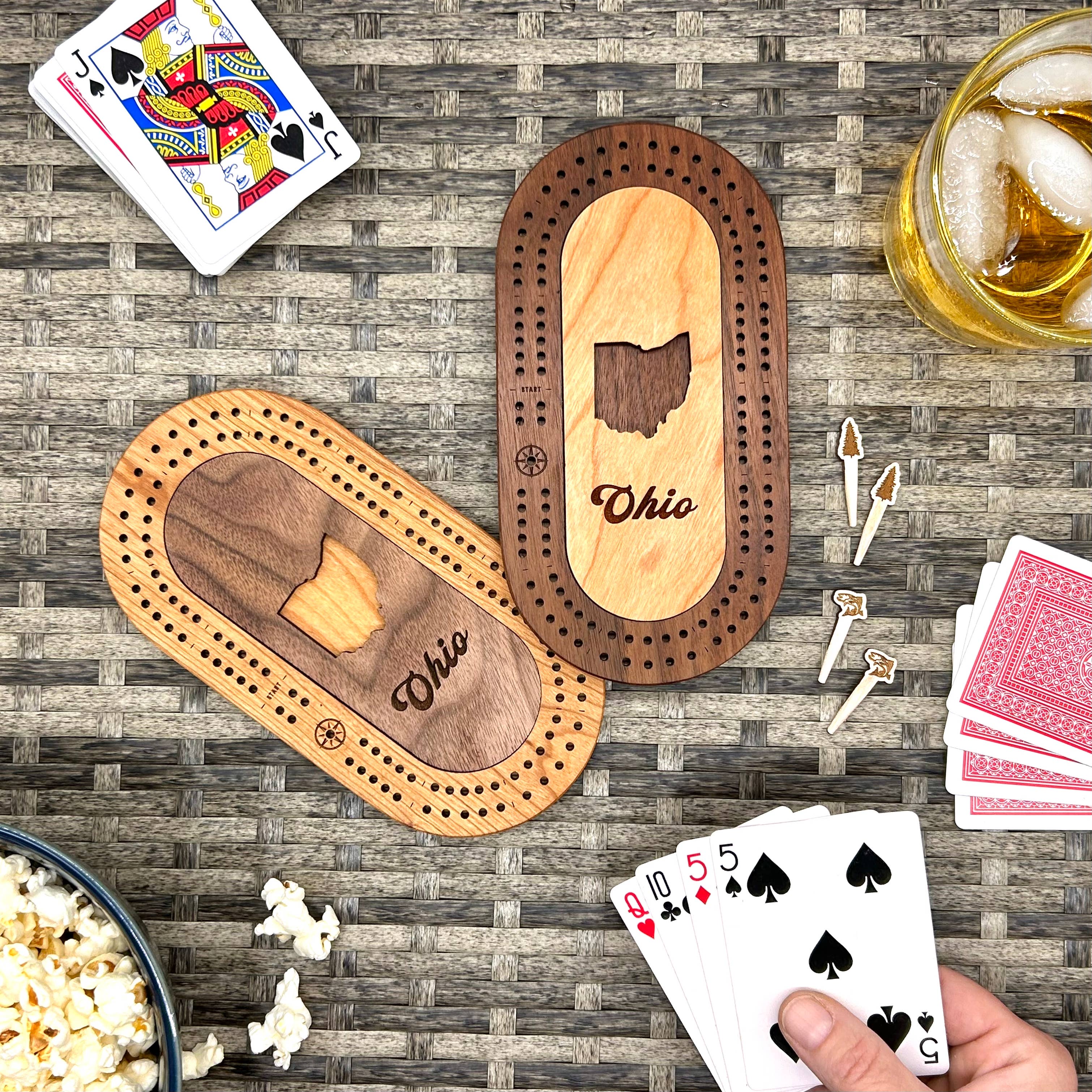 Cast & Carve - Venta al por mayor Juegos de mesa - Juego de minitablas de viaje de EE. UU., con pinzas personalizadas31