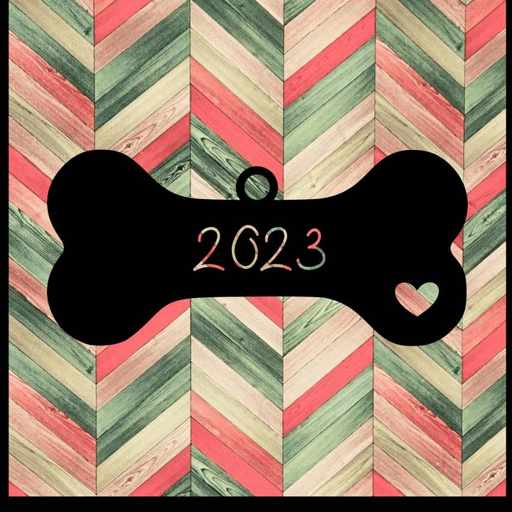 Ornement en métal en os de chien pour la vente par Designed With Sparks