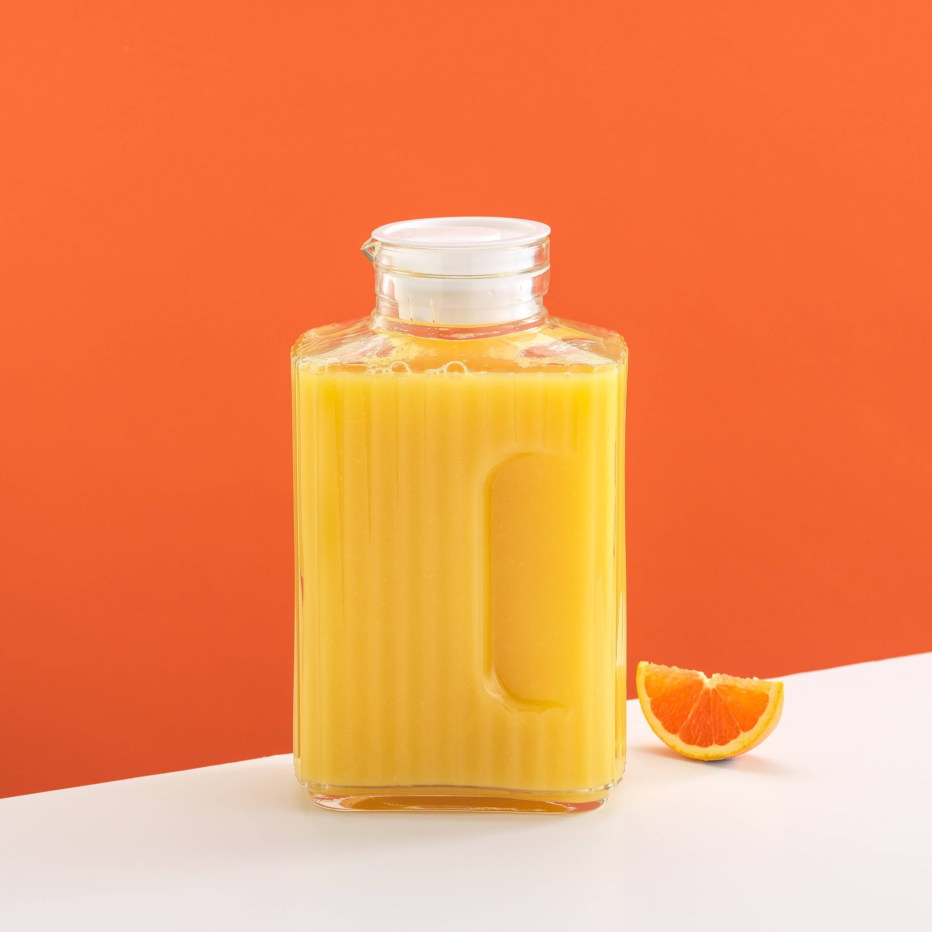 JoyJolt - Wholesale Pitcher - JoyJolt Rectangle Fluted Glass Pitcher & 2 Lids [67 oz]4