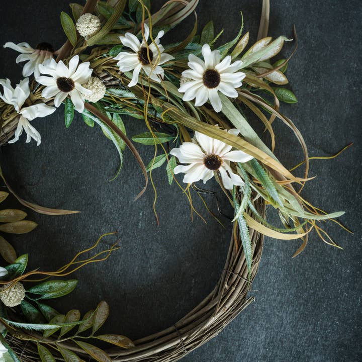 24" WHITE MIXED BLACK-EYED SUSAN WREATH for wholesale by Ragon House