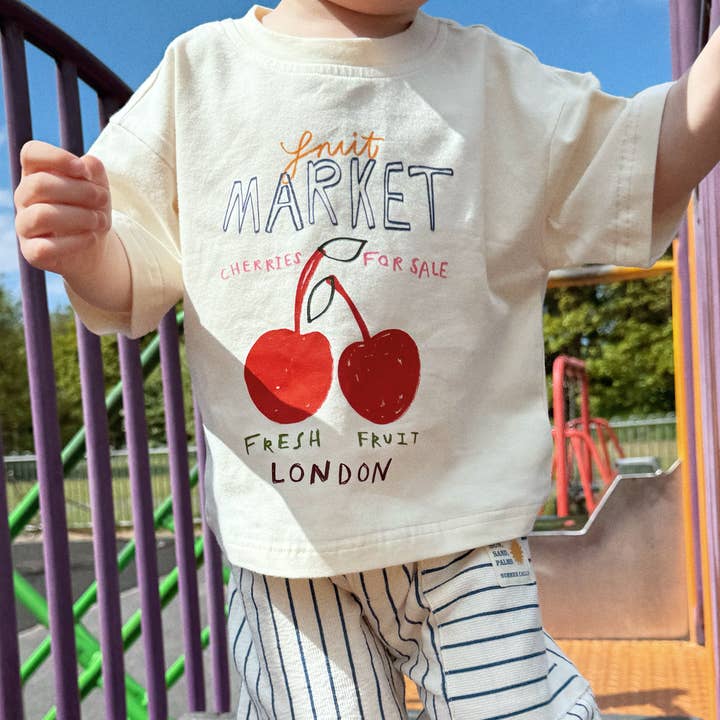 T-shirt Gráfica Infantil de Tamanho Grande | Cerejas do Mercado de Frutas por atacado de SimplyExtraJordanary