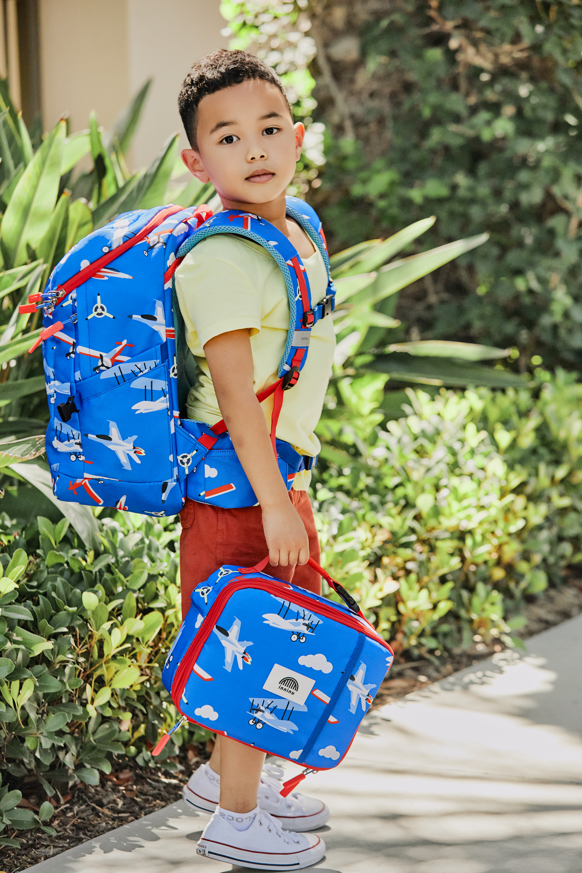 Avião Conjunto com mochila, lancheira e estojo com tema de avião para venda a revendedores na Faire7