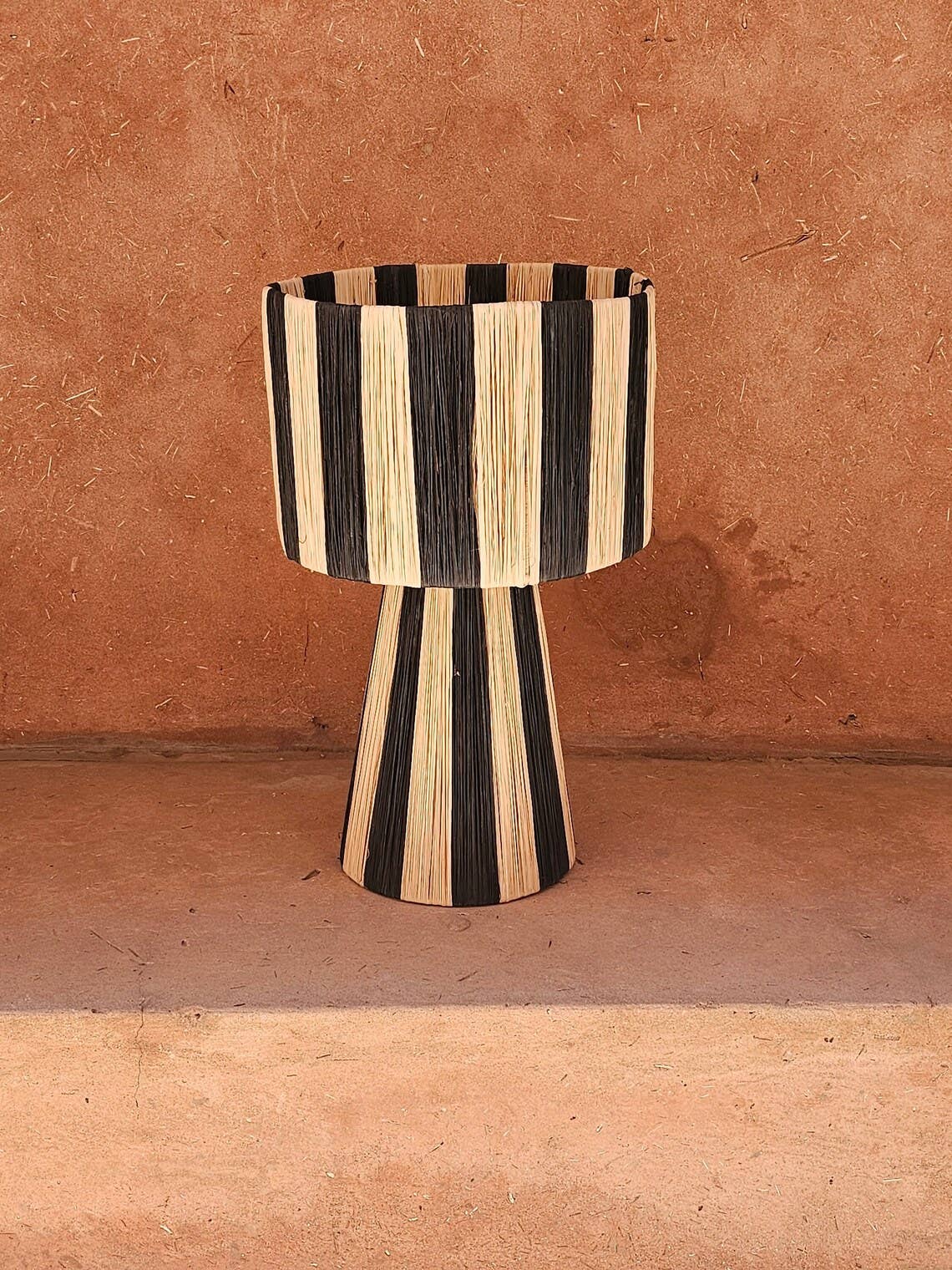 Moroccan Natural bazaar - Wholesale Accent/Desk Lamp - Table raffia lamp with stripes black and white0