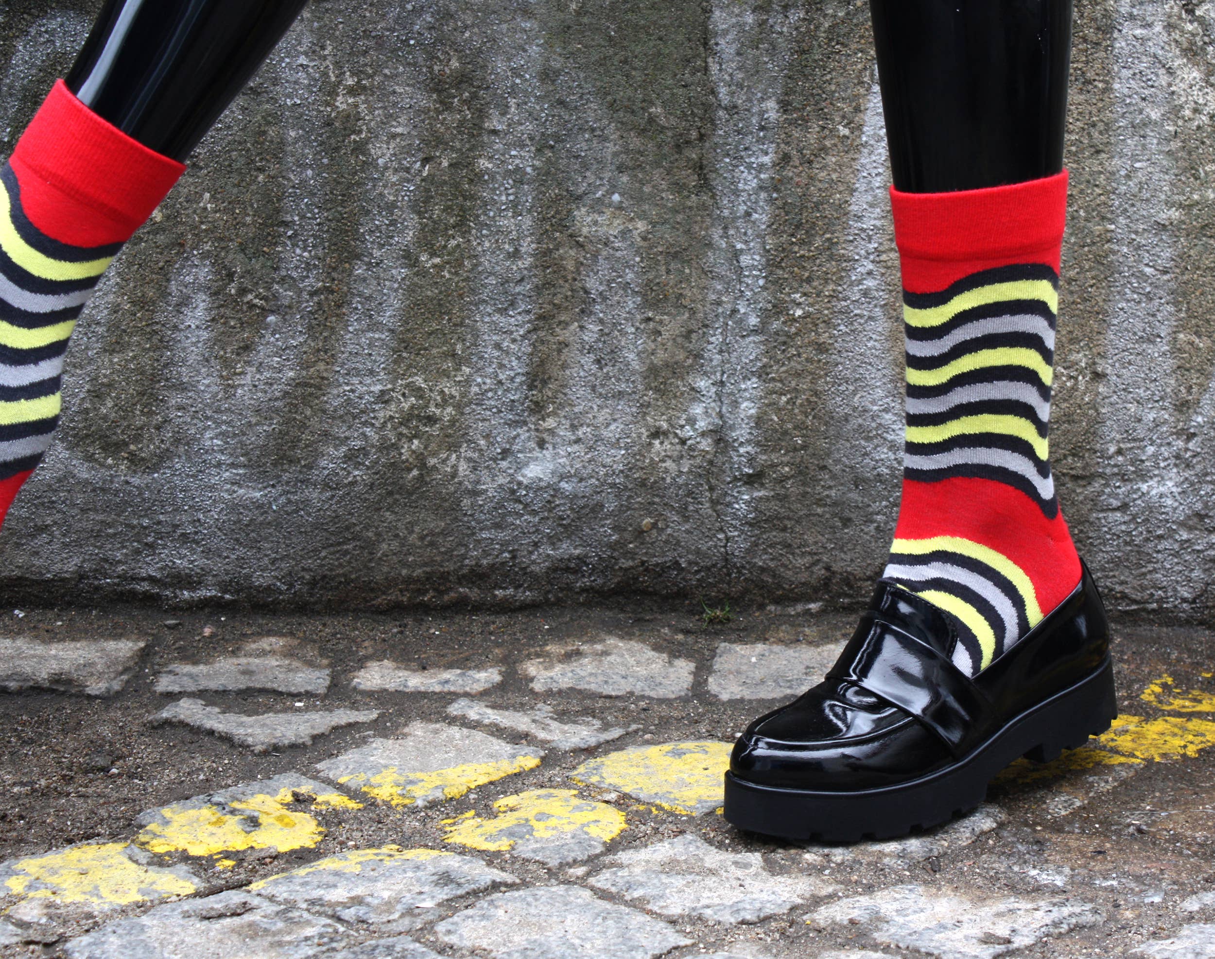 Souvenirs That Don't Suck - Wholesale Socks - Unisex - Portuguese Sidewalk Socks (Meias - Calçada Portuguesa)1