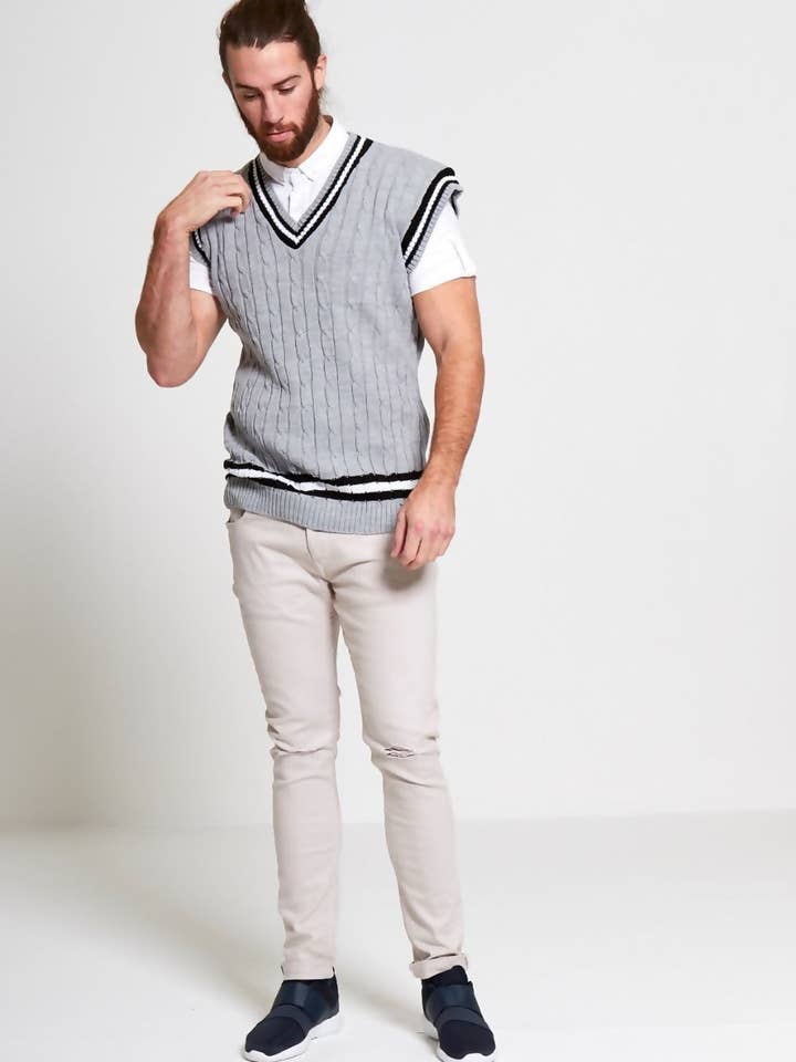 Jersey sin mangas gris con cuello en V y punto trenzado estilo cricket para venta al por mayor de J5FASHION