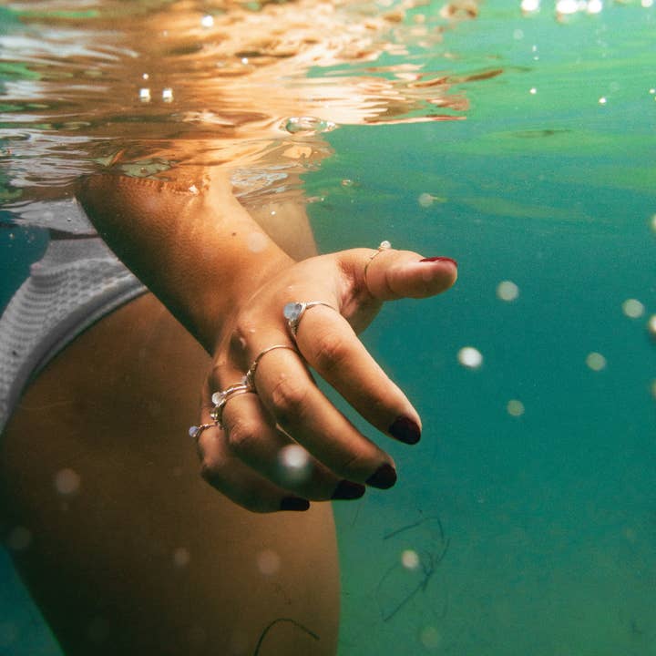 Bague simple aigue-marine pour la vente par Kindness Gems