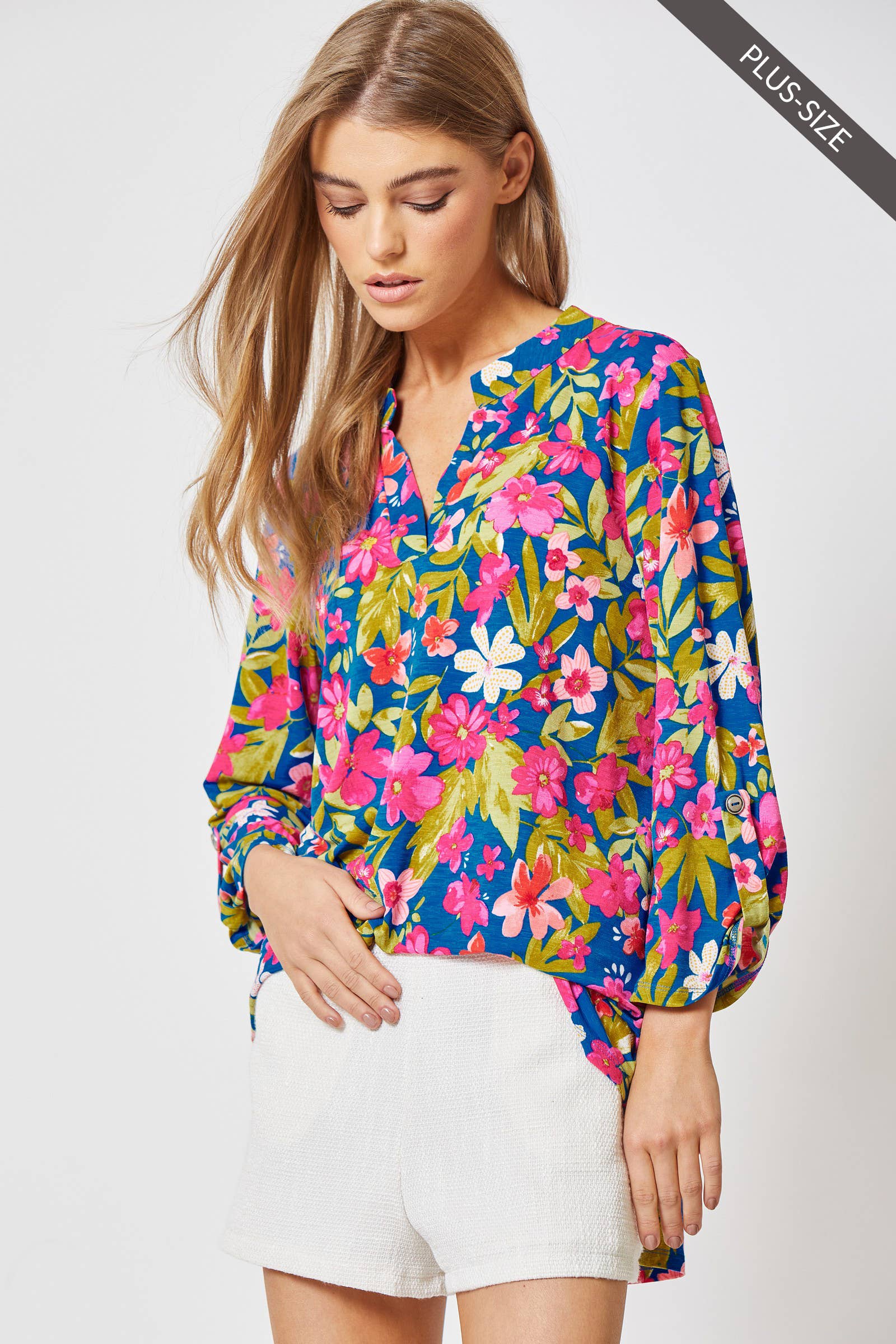 BLU MULTI Top senza pieghe LIZZY con maniche a 3/4 PLUS SIZE in vendita all'ingrosso su Faire