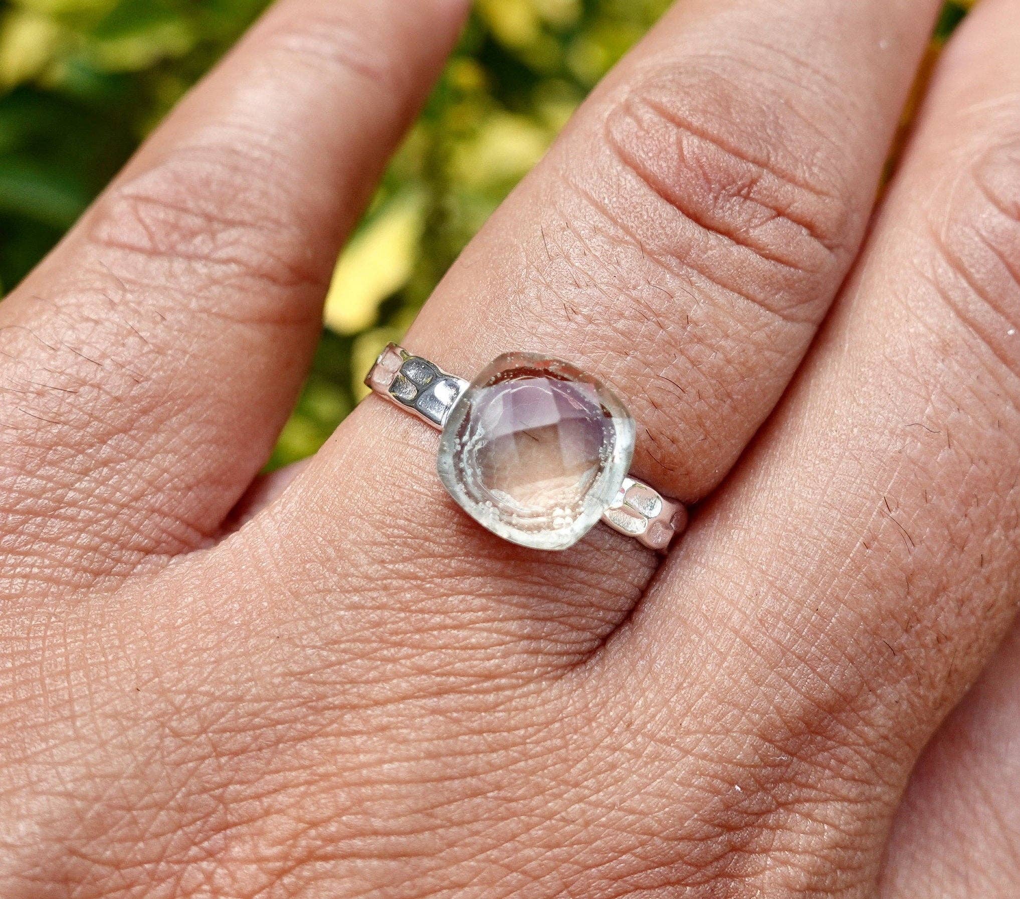 Mistry Gems – wholesale Single stone/solitaire ring – Square Checker Cut Green Amethyst Ring |  Hammered 925 Silver, R185GA3