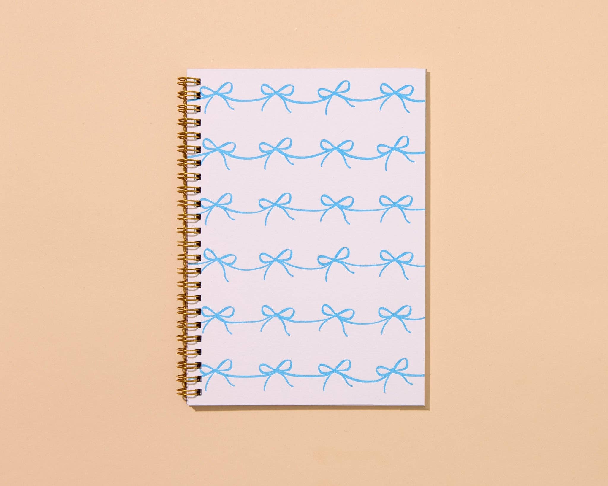 And Here We Are – wholesale Anteckningsbok – Bows Letterpress Spiral Notebook - Tillverkad i USA - Tjejig, Kokett, Söt - Julklapp, Helgdag, Presentguide1