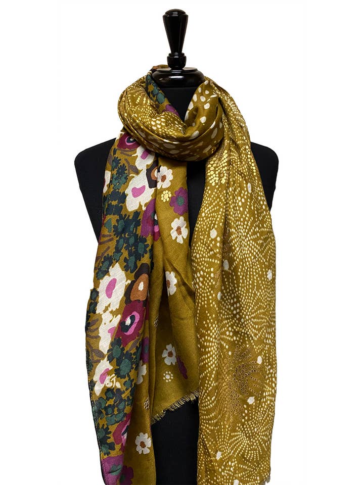 Mehrfarbiger Schal mit Blumenspray und Blattgolddetail für den Großhandel von Juniper Wish
