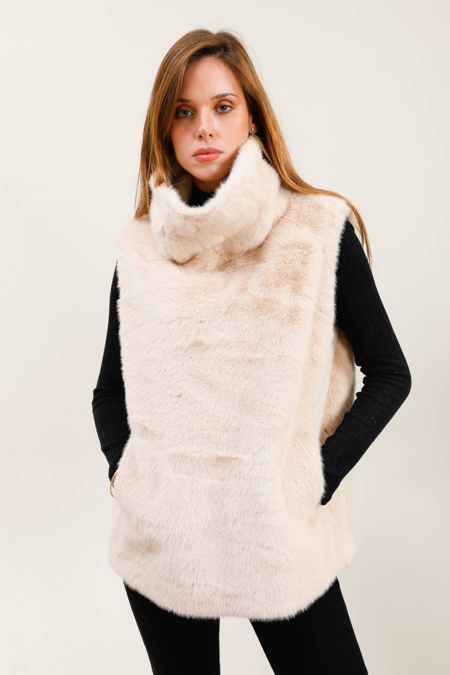 MOOYA - Wholesale Outerwear Vest - Women's - Faux fur sleeveless vest - DD0061