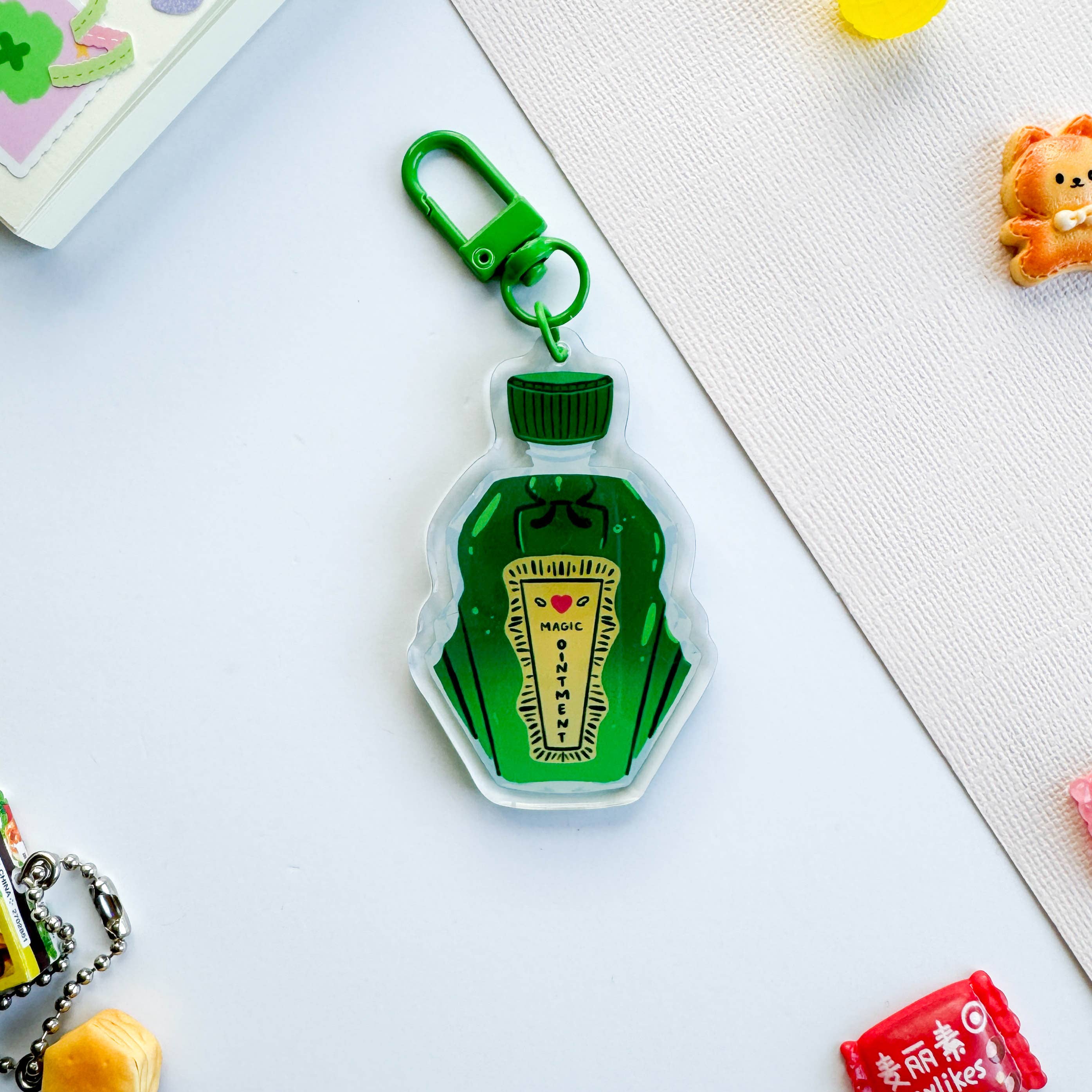 PekoPuff - Vente Porte-clés – unisexe - Porte-clés acrylique à l'huile d'aigle de pommade verte asiatique