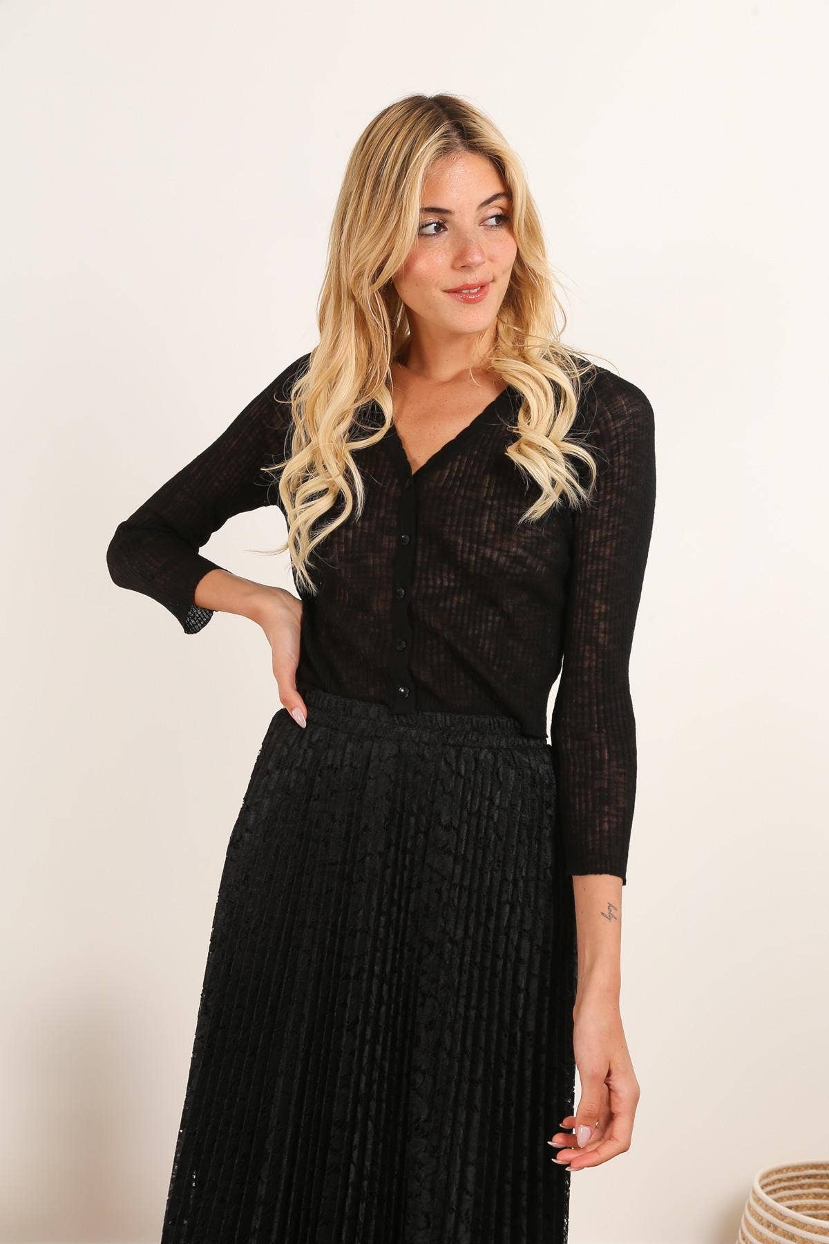 CHOKLATE PARIS - Wholesale Cardigan - Dames - Fijngebreid geribd vest met V-hals - 87928