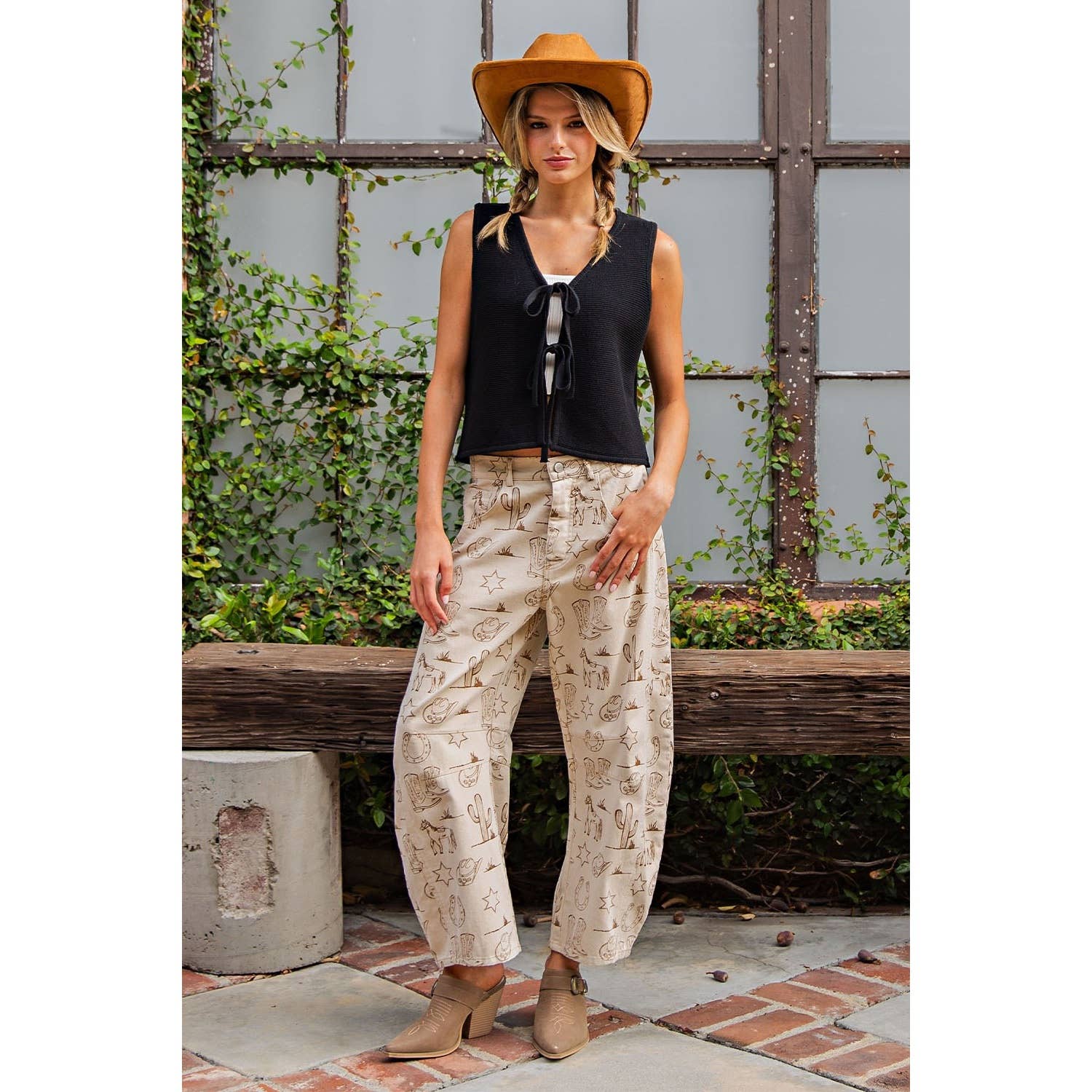 AMANDEL LATTE NIEUWE Mineral Washed Western Barrel Leg Jeans voor groothandel op Faire7