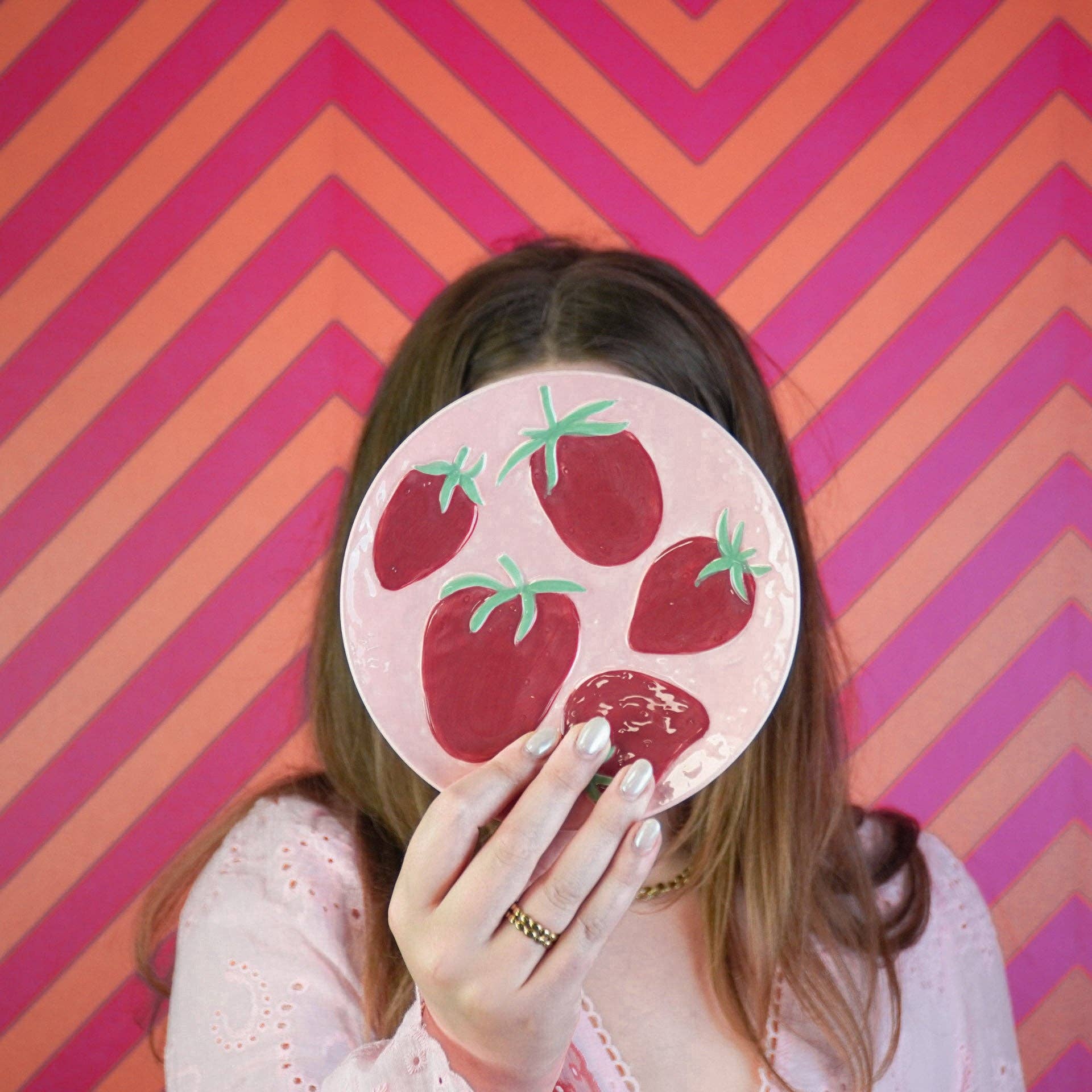 Housevitamin bv - Wholesale Decorative Plate/Dish/Bowl - Deco Plate- Strawberries - Pink/ Red- 17,5x17,5x2cm3