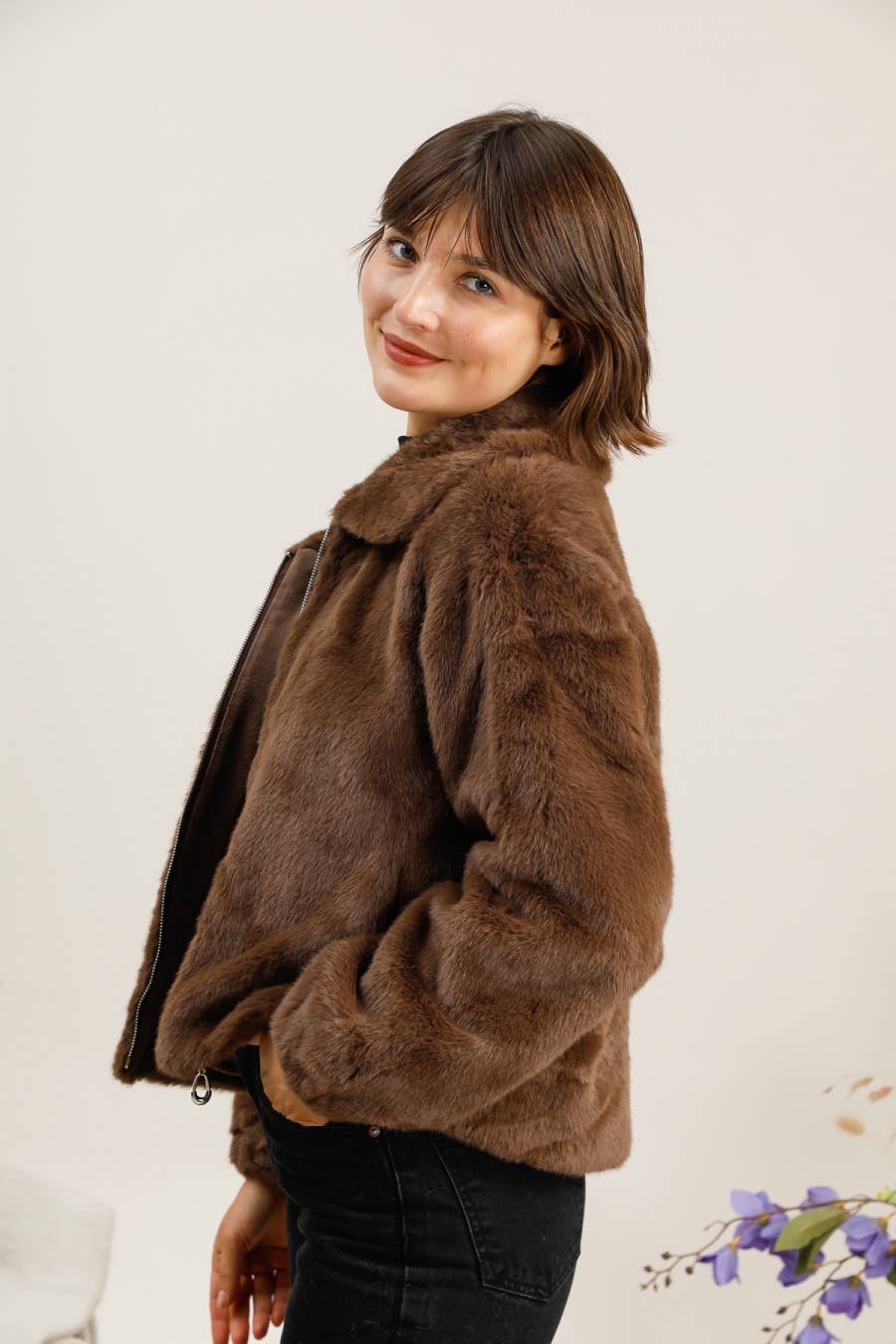 Attrait Paris – wholesale Fur/faux fur coat – Women's – Short faux fur jacket6