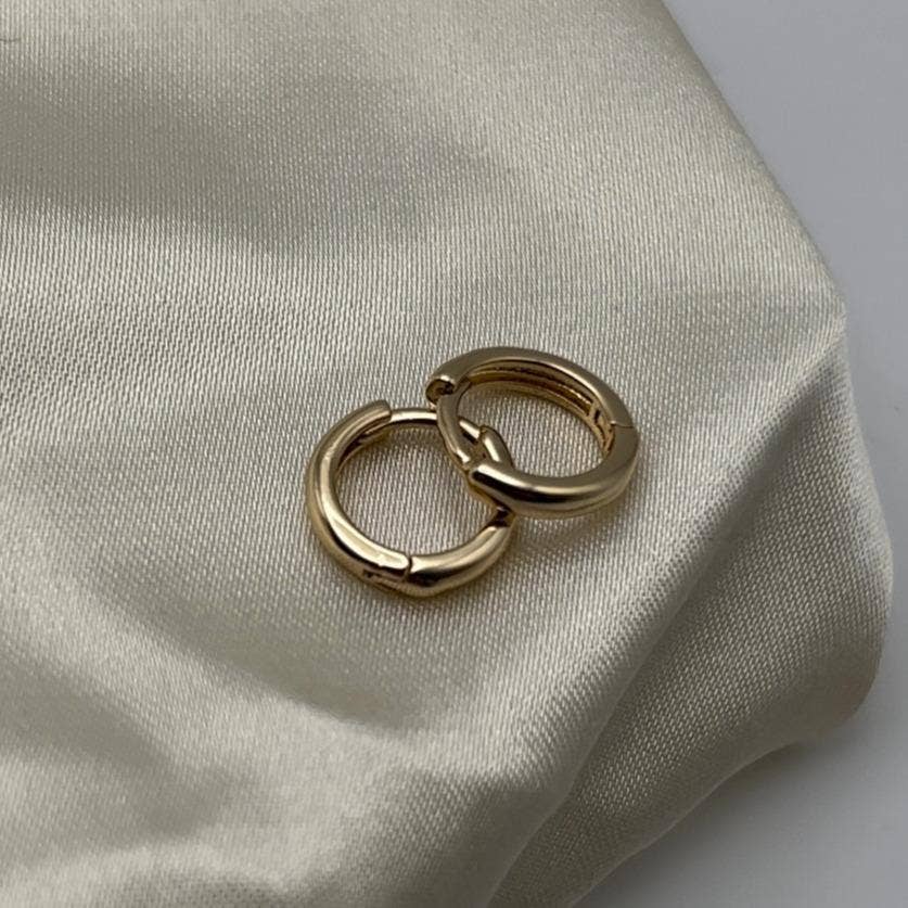 Howard's - Wholesale Huggie Earrings - Huggie Hoop Earrings6