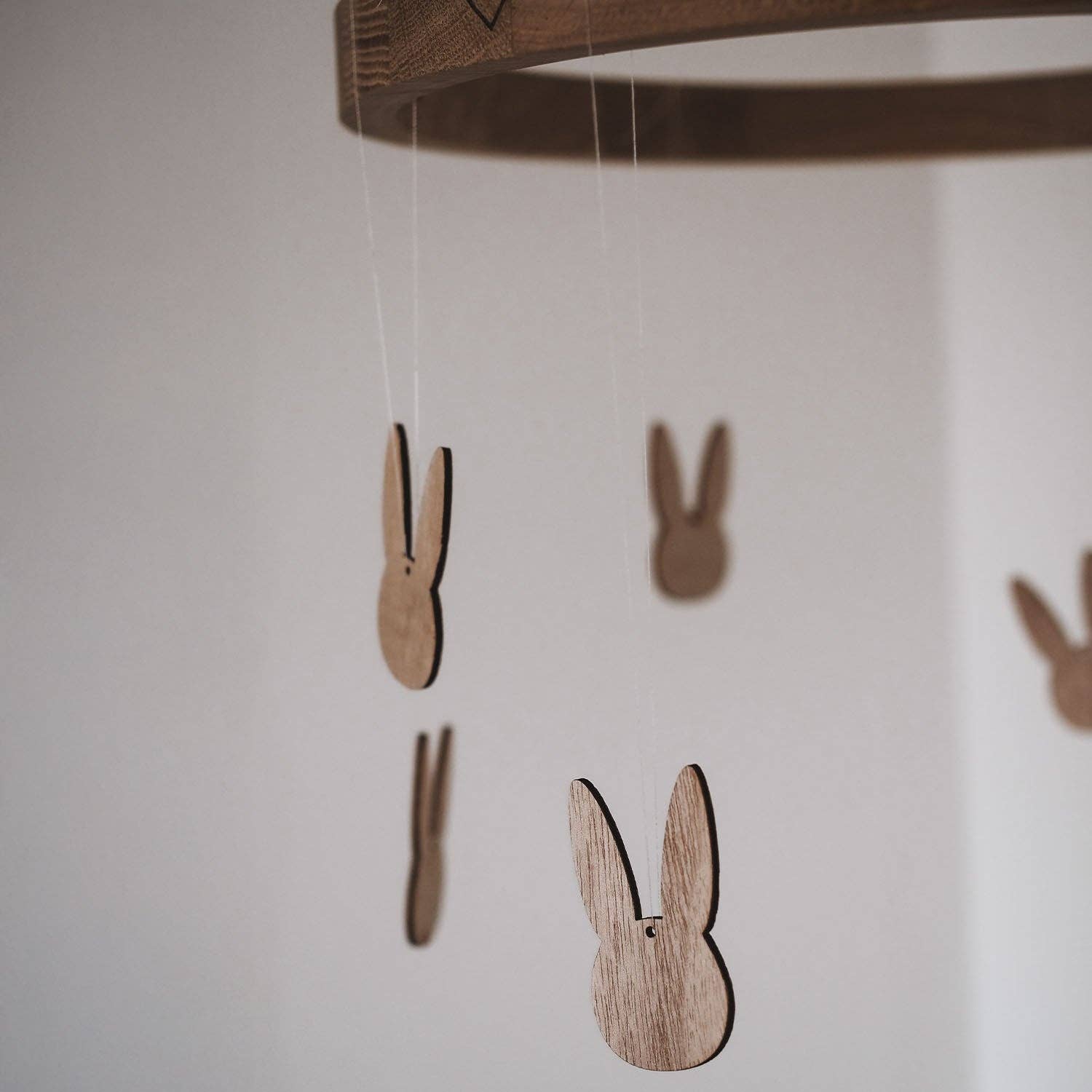 Eulenschnitt – Conjunto de ornamentos por atacado – Pingente de coelho de madeira em conjunto de 8 unidades5