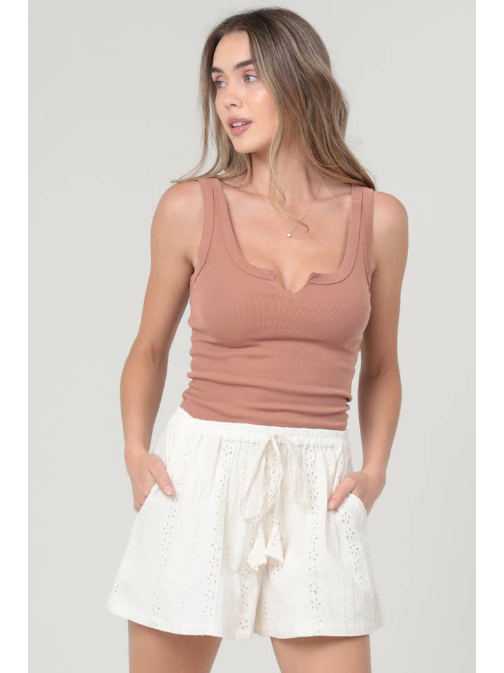 ANGIE – Großhandel Shorts – Damen – 25T23-EM25 AUGENLOCH-STICKEREI-SHORTS MIT ELASTISCHEM BUND UND