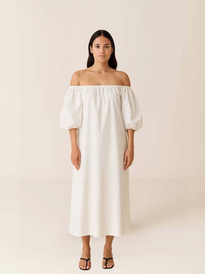 Felicia-klänning i vitt för wholesale av Knyt Studios