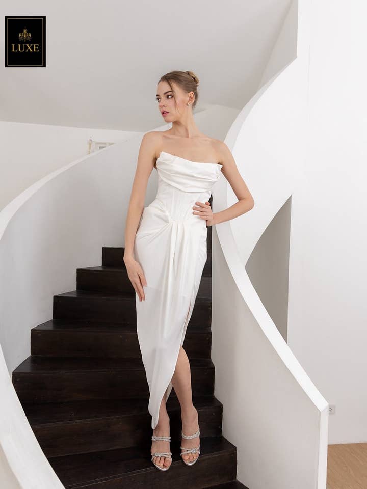 AlexyDesings – wholesale Klänning - Dam – Draperad klänning med slits framtill och bystier.11