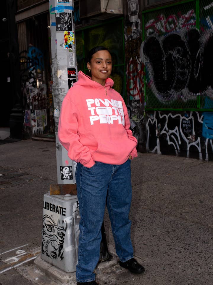 Sweat à capuche Revolutionary Love Power pour la vente par RE—INC