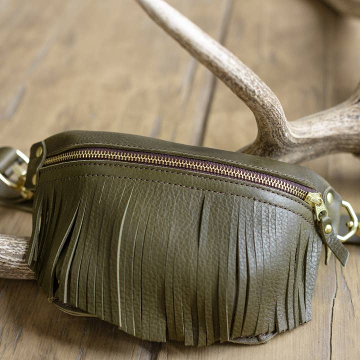 Crossbow Leather – Großhandel Bauchtasche – Damen – GROßHANDEL 3-WEGE-FRANSEN-SIDEKICK5