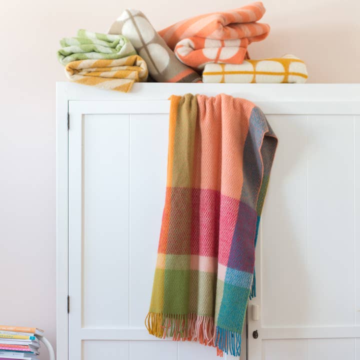 Funky Doris - Wholesale Throw Blanket - Frank woven blanket multi, soft Norwegian wool