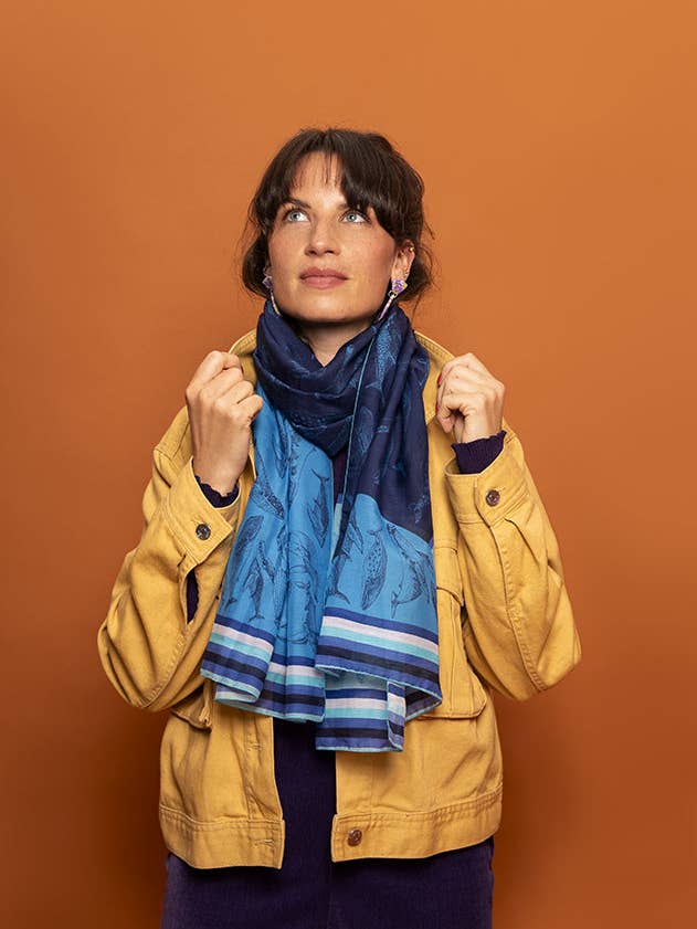 Illustrated Scarf - Moby Dick pour la vente par Bleu tango