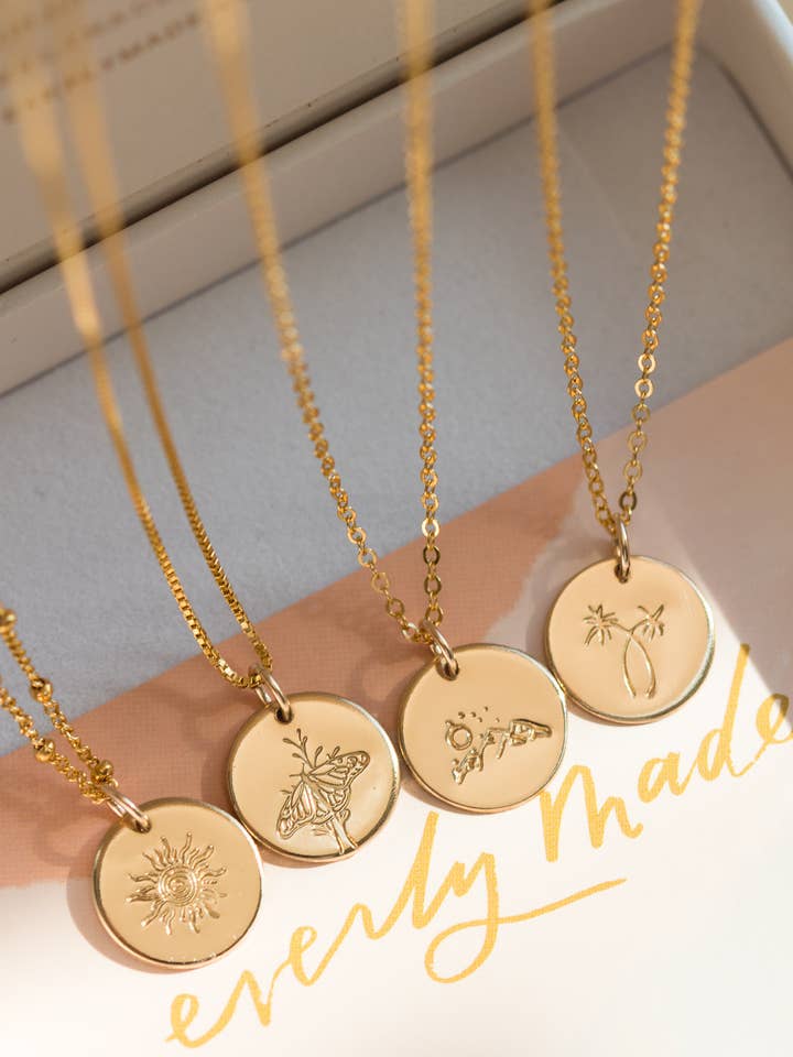 Collana Geneva • Scegli il tuo design per la vendita all'ingrosso da parte di Everly Made