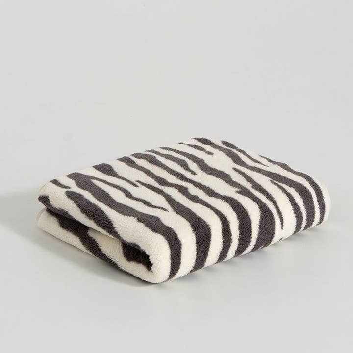 FurDecoration - Wholesale Bath Towel - Coral Velvet Leopard Print Thickened Towel