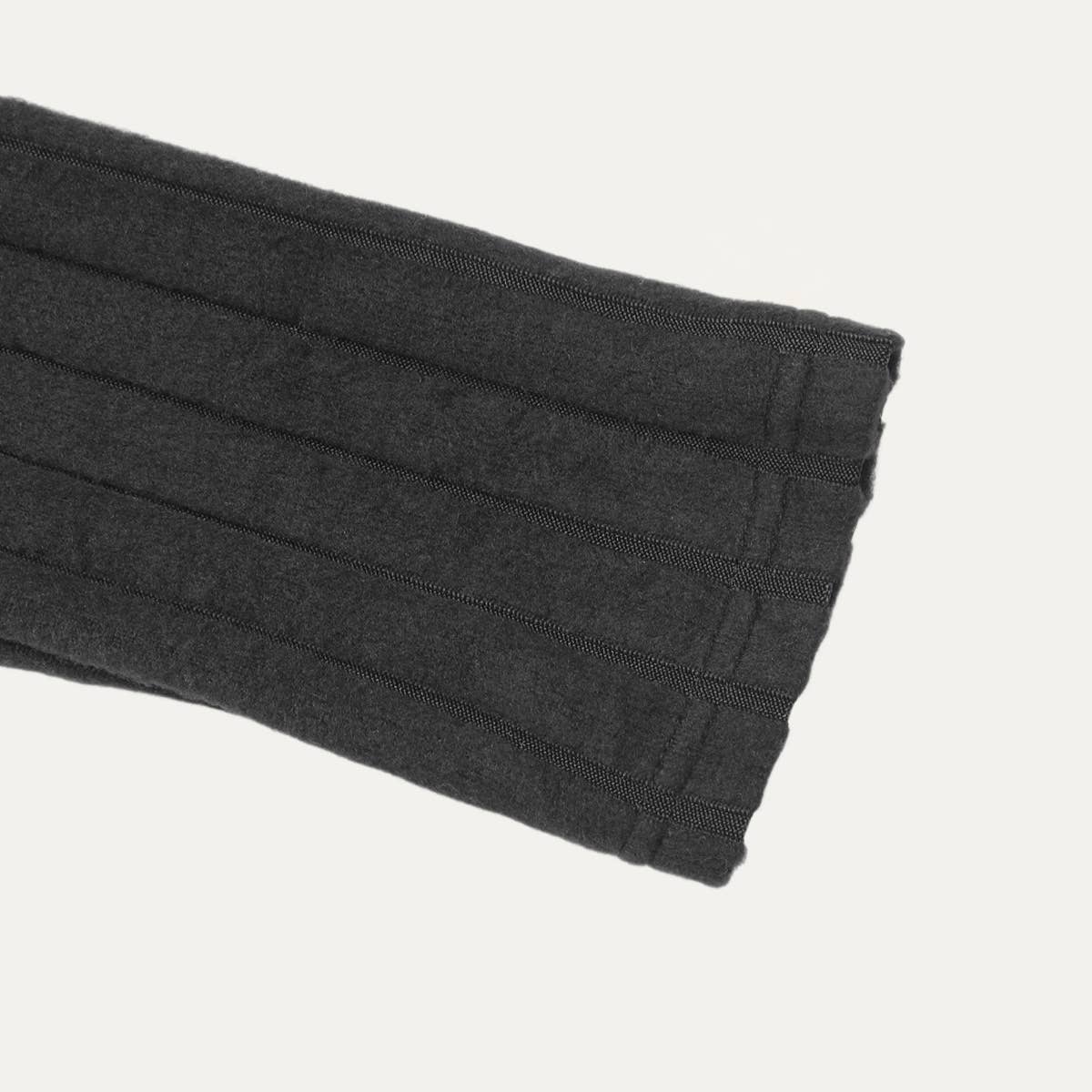 Schwarz Einzigartiges schwarzes Rippstrick-Midikleid mit abnehmbaren Ärmeln und V-Ausschnitt für den Großhandel auf Faire3