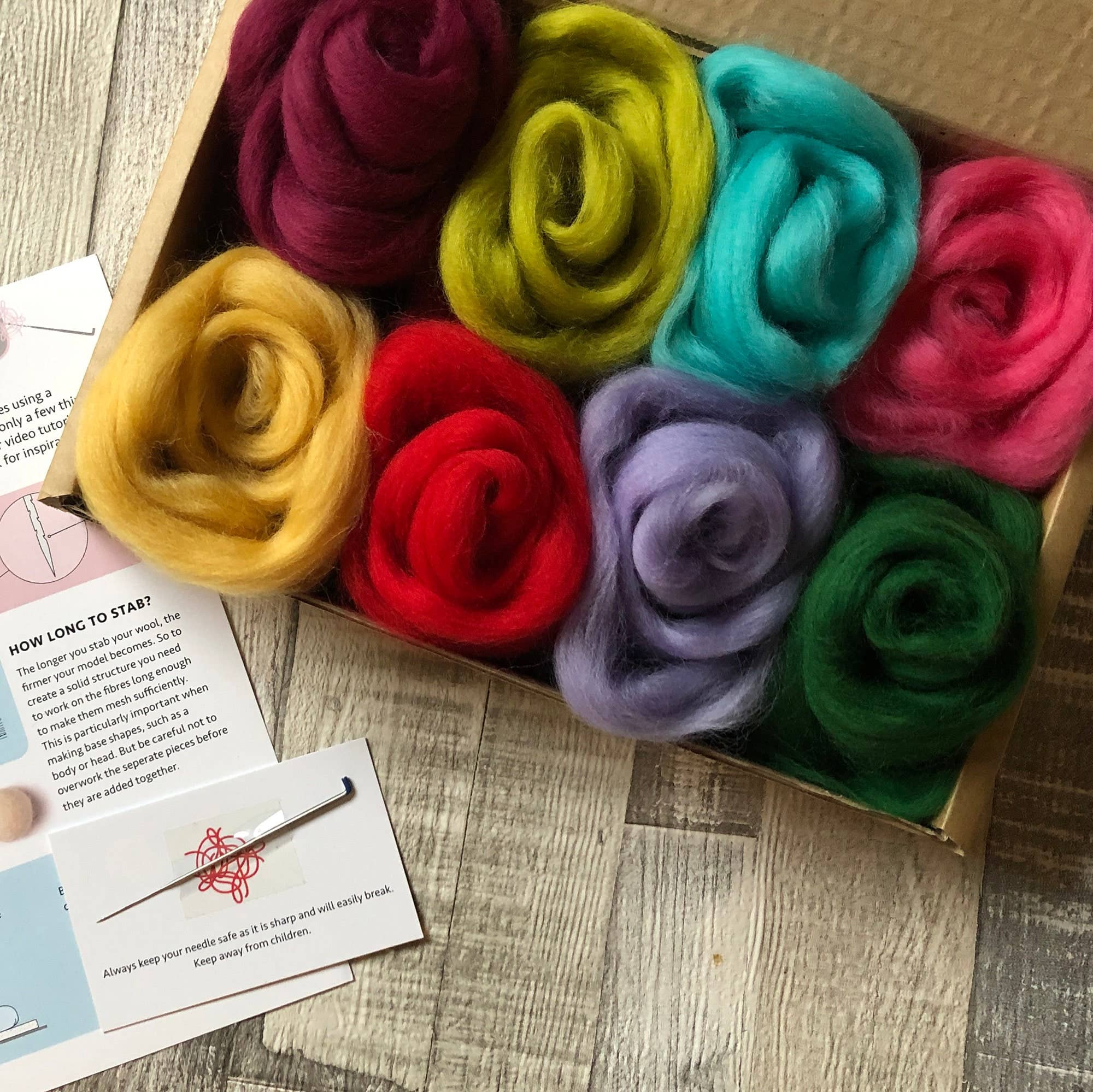 Kit de fieltro de lana Lana de Fieltro 25 colores / 3 g + herramientas Kit de Inicio de Fieltro de Aguja para Fieltro Hechos a Mano Creativos y Muñecos de Bricolaje 