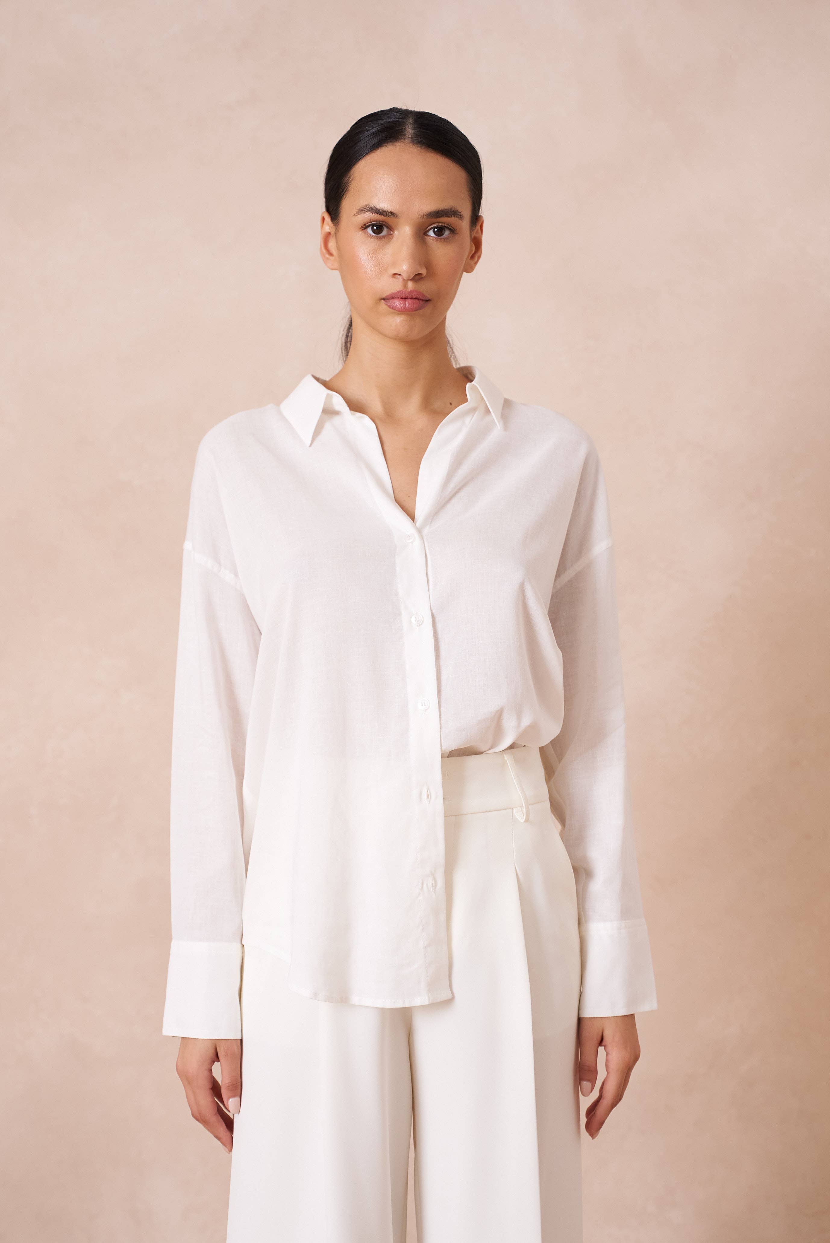 Attentif Paris - Vente Chemise à col boutonné – femme - Chemise unie avec col à revers avec du lin18