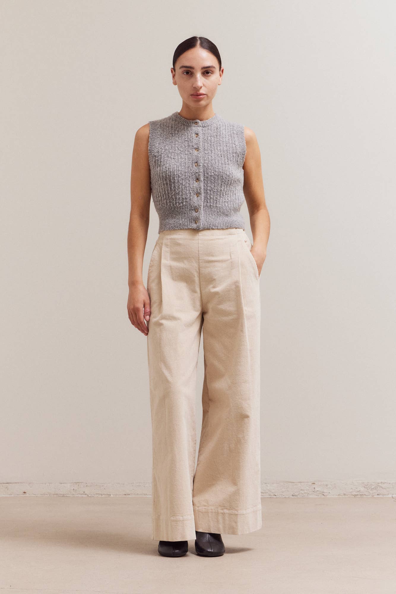 Grade & Gather – Großhandel Strickoberteil – Damen – 42056 - GEFÜTTERTES ÄRMELLOSES HEMD MIT KNÖPFEN6