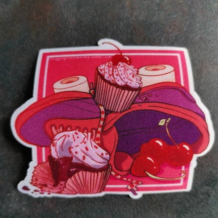 Toppa termoadesiva per pattini a rotelle Cherry Cupcake, disegnata da Emily Brady Art, Roller Derby, Quad Skate, Cupcake, progettata per Roller Dirty Soaps. per la vendita all'ingrosso da parte di Roller Dirty Soaps