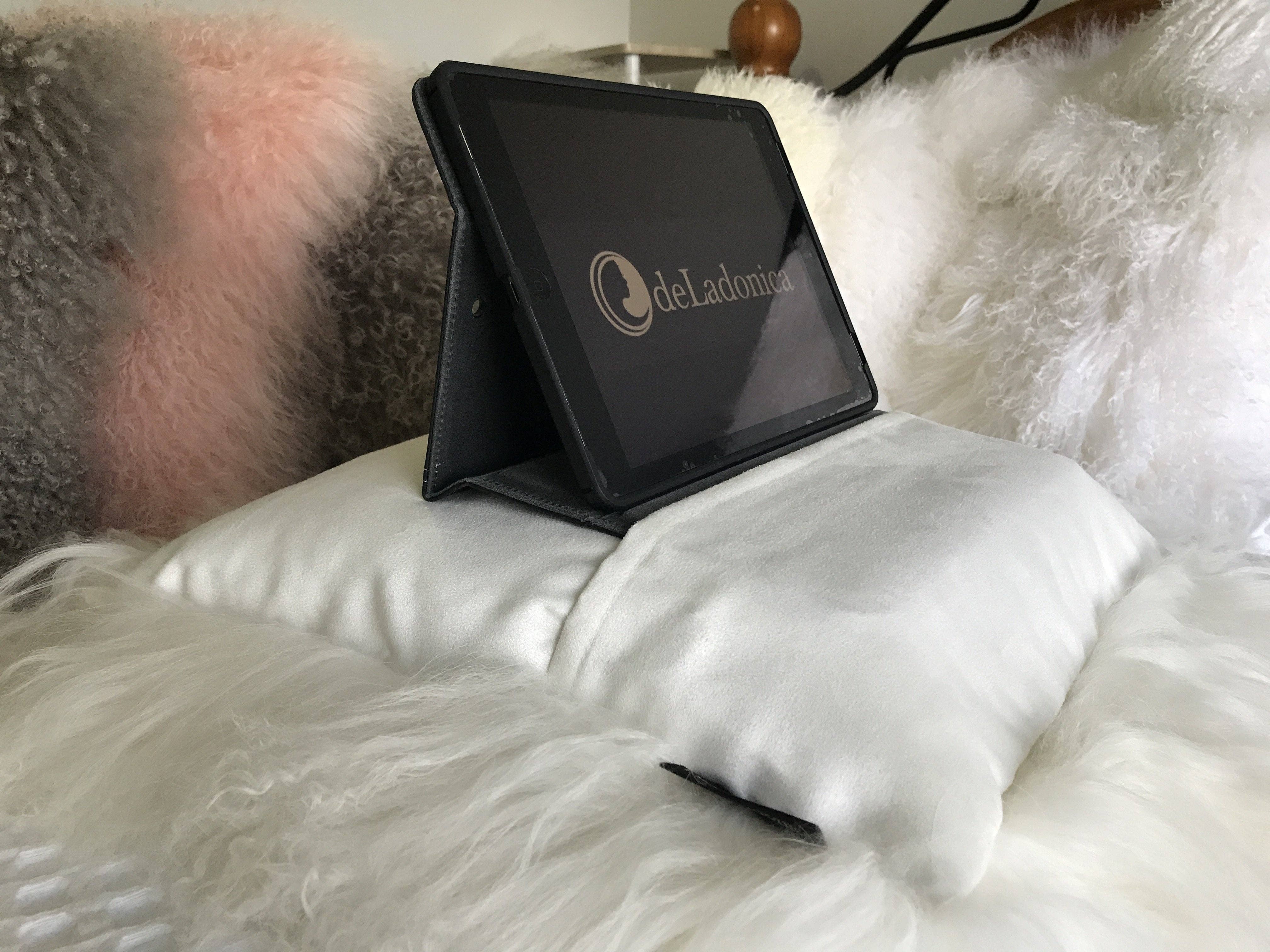 deladonica - Wholesale Throw/decorative pillow - DeLadonica Mongolian Sheepskin Lambswool Cushion White Pop10