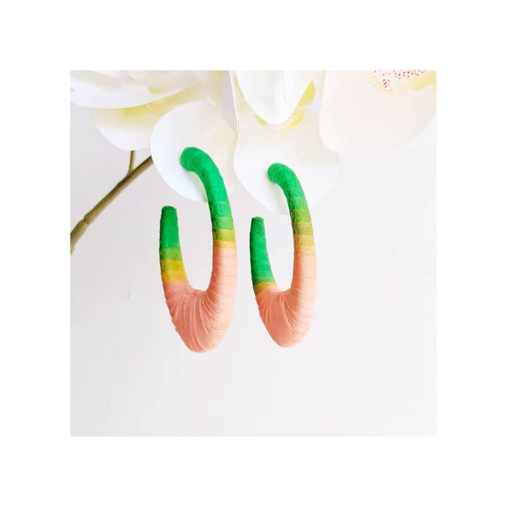 Cerchio oversize Statement C, rivestito in tessuto, fatto a mano per la vendita all'ingrosso da parte di Aprilis Creations