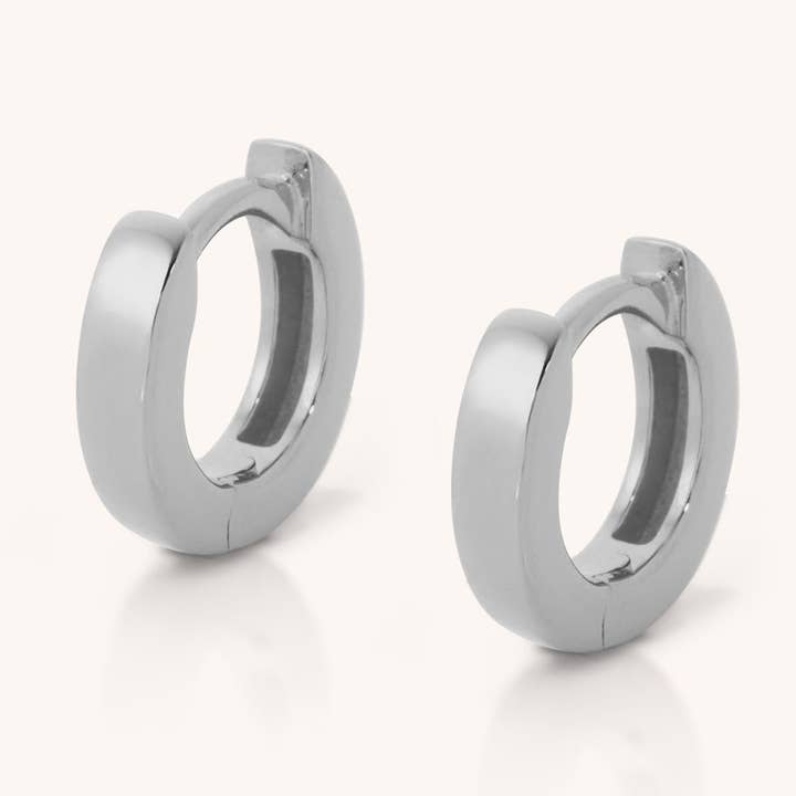 Tidløse Huggie Øreringe for engroshandel hos Nellou