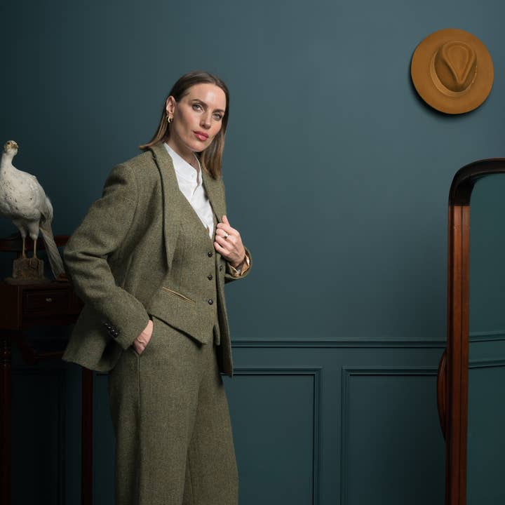 Chaleco Clásico de Tweed Verde Musgo para Mujer para venta al por mayor de Celtic Tweed