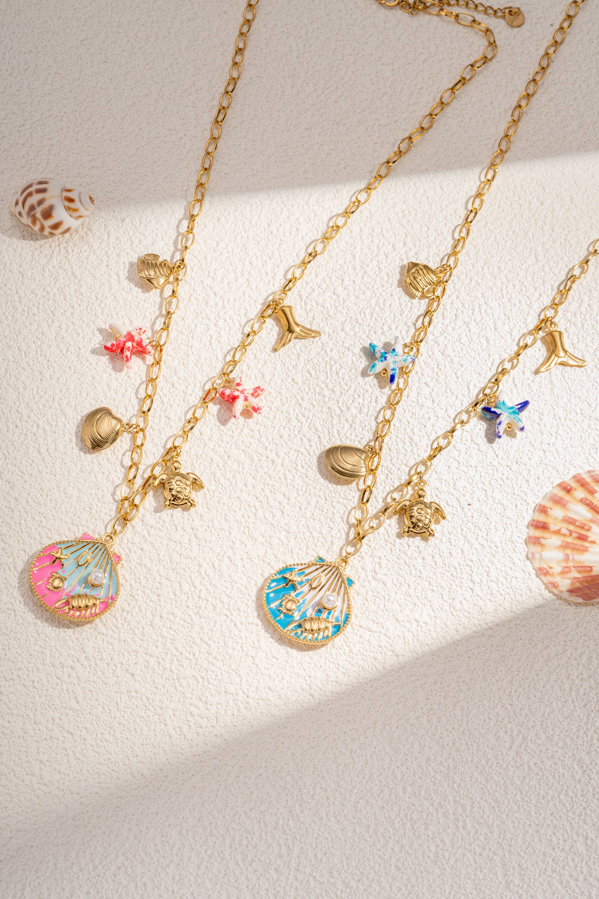 COSMOS - Vendita all'ingrosso Collana con ciondolo/pendaglio - Collana con ciondoli in acciaio inox e pendente a conchiglia smaltata1