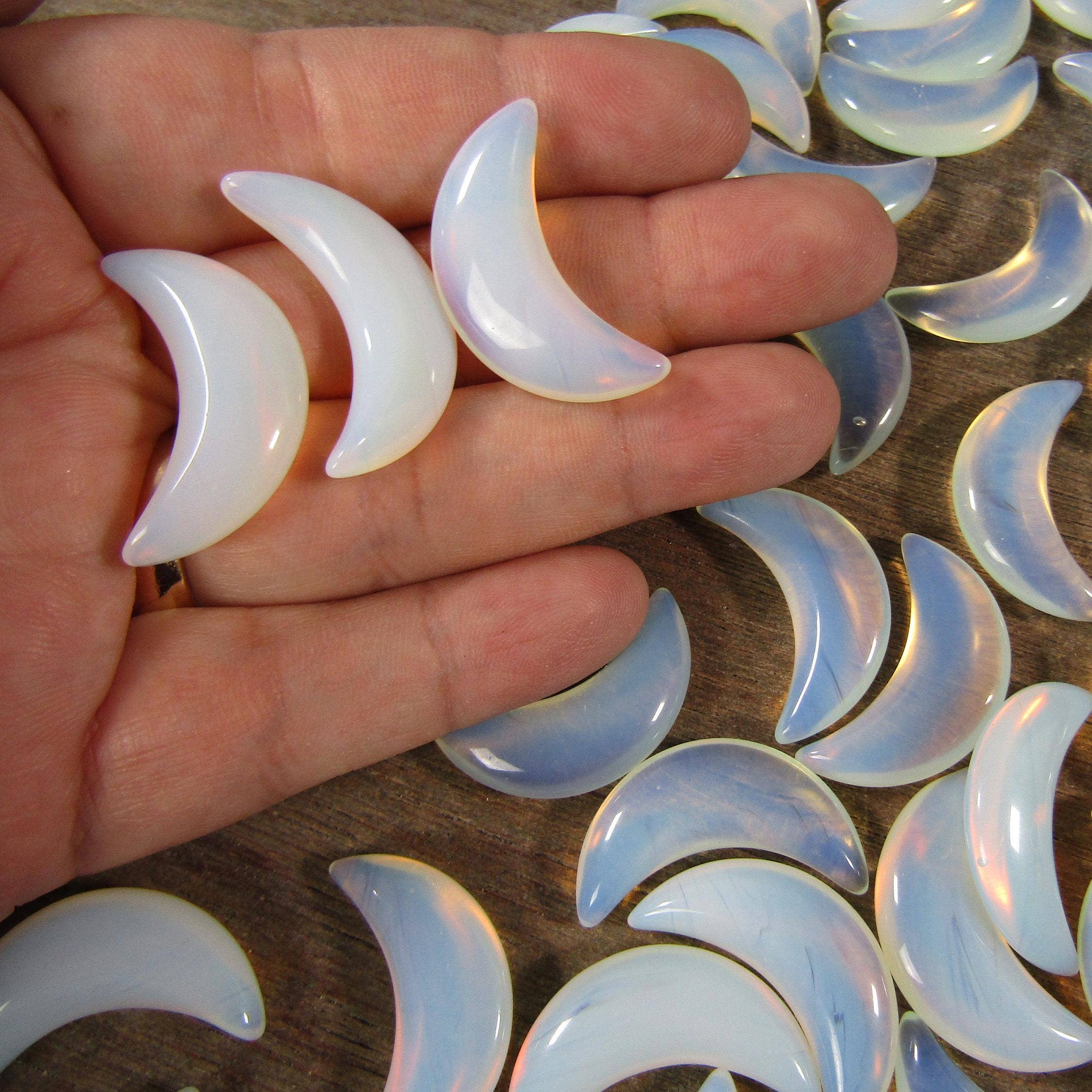Keystone Crystals - Wholesale Spiritual Stone/Crystal - Assorted Gemstone Moons   – 1 Inch Crescent Moon Carvings23
