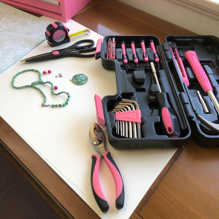 Apollo Tools - Wholesale Handy Tool - 39 Piece General Tool Set Pink4